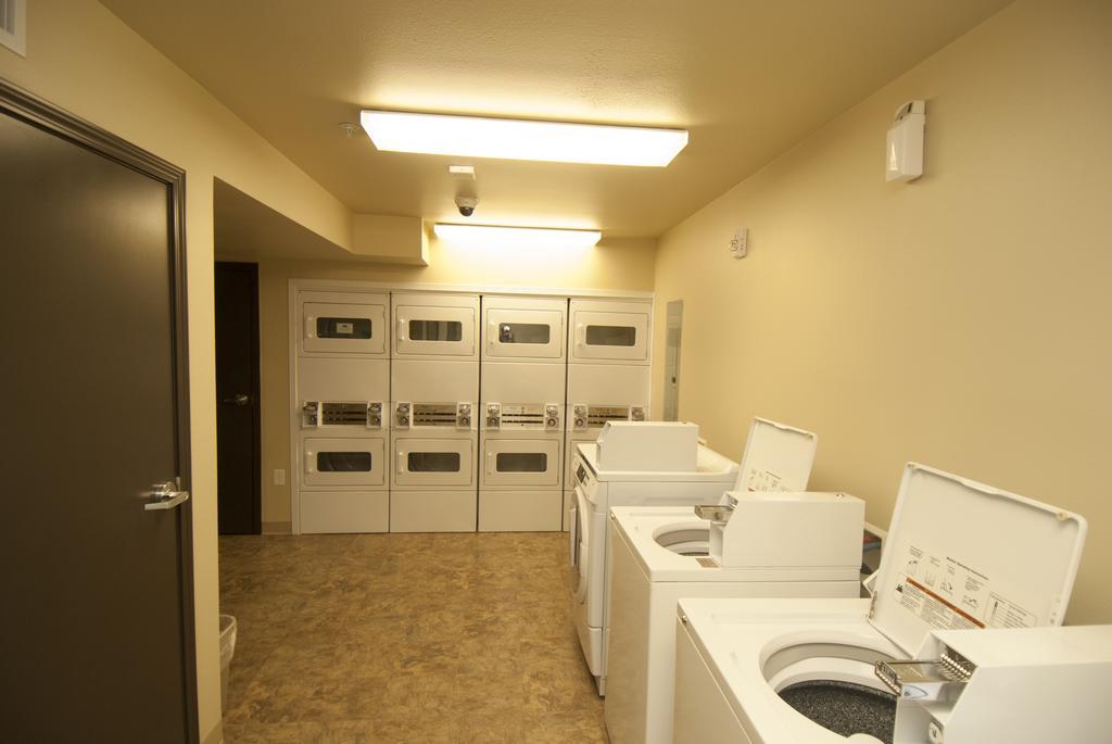 Woodspring Suites Williston Eksteriør bilde