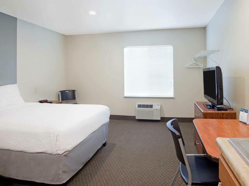 Woodspring Suites Williston Eksteriør bilde