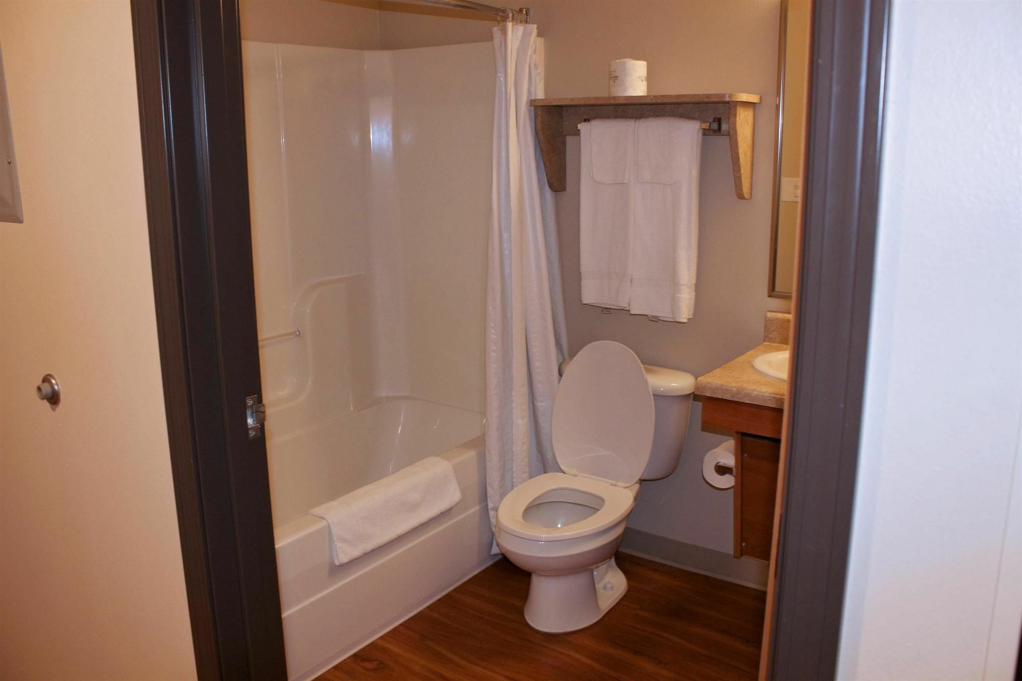 Woodspring Suites Williston Eksteriør bilde